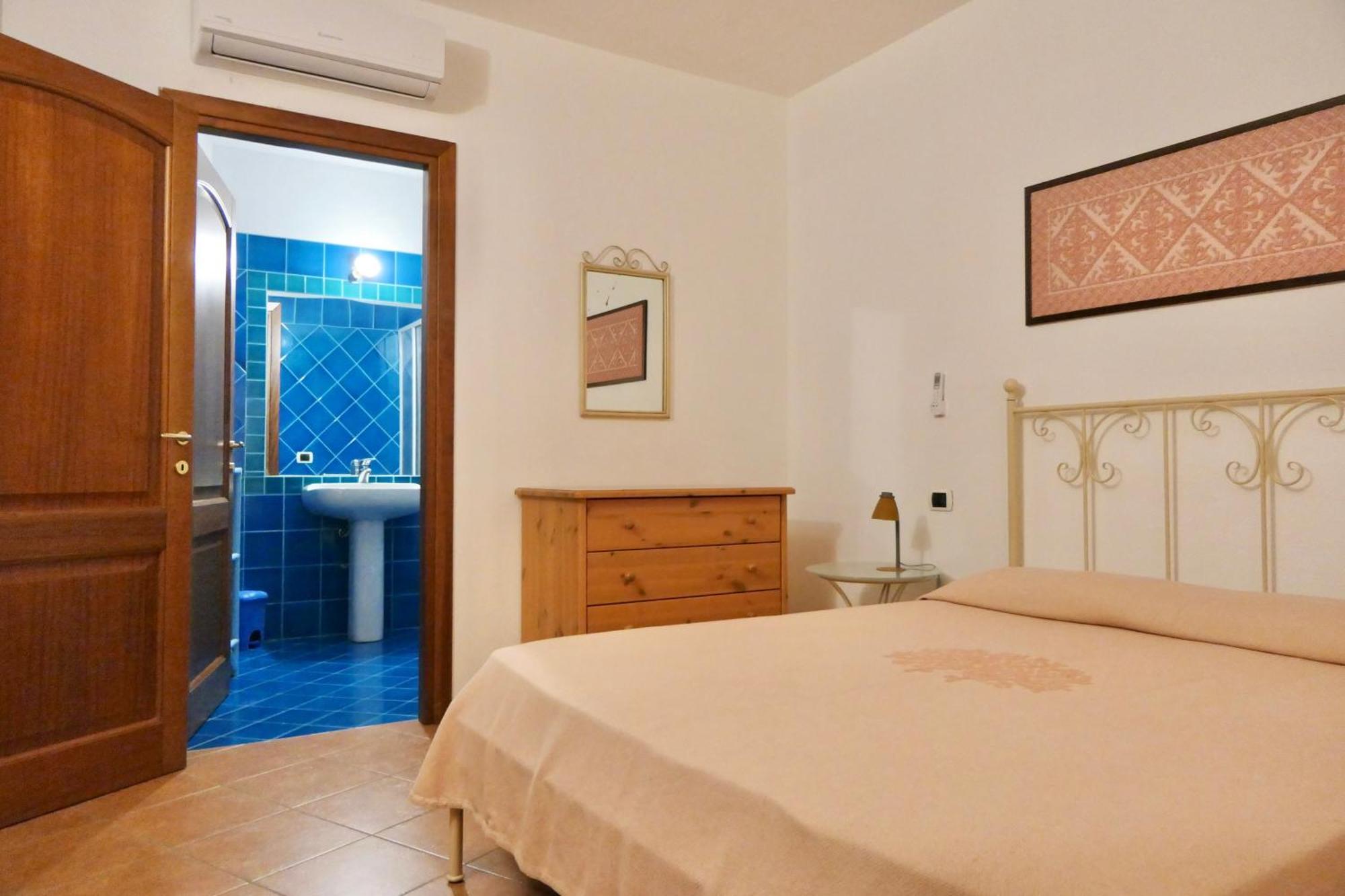 Residence With Private Beach In Marinella Маринелла Экстерьер фото