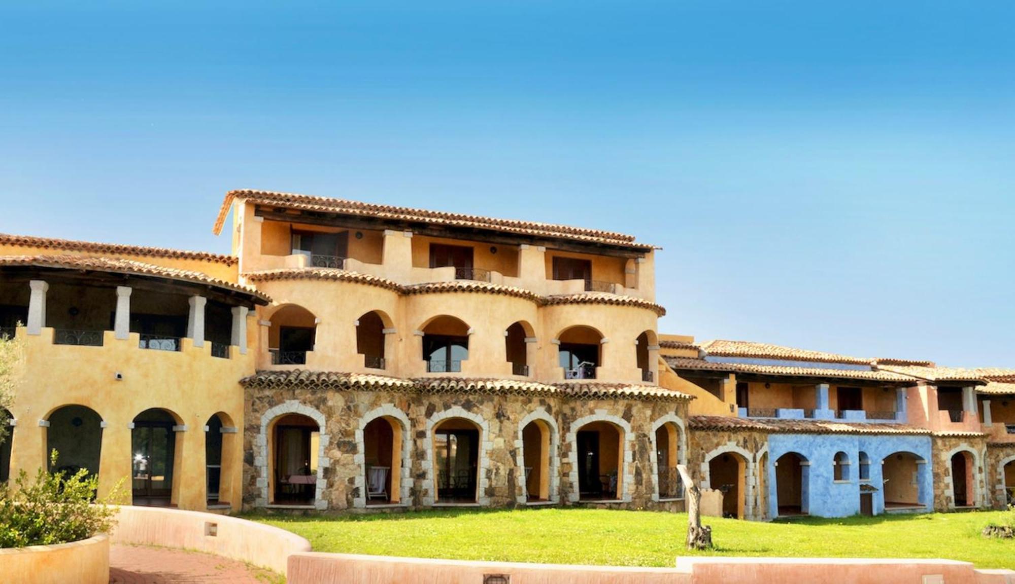 Residence With Private Beach In Marinella Маринелла Экстерьер фото