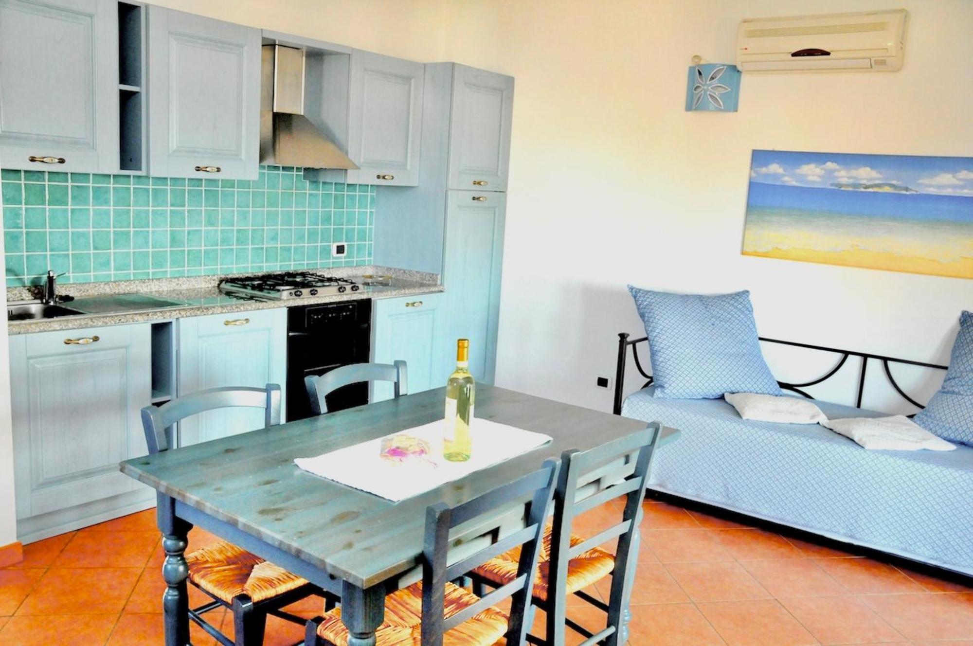 Residence With Private Beach In Marinella Маринелла Номер фото